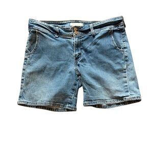 Levi’s 545 Denim Shorts Size 16 Mid Rise Stretch Blue Jean Shorts